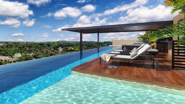 Une piscine à débordement avec une terrasse en bois et des chaises longues, offrant une vue imprenable sur un paysage luxuriant.