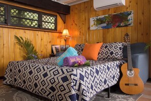 2 bedrooms, desk, iron/ironing board, WiFi