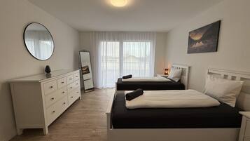 3 bedrooms, iron/ironing board, WiFi, bed sheets