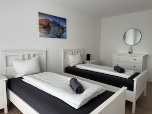 3 bedrooms, iron/ironing board, WiFi, bed sheets - penthouse swiss escape | rooftop terrace + parking (Safenwil)