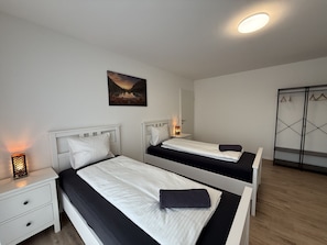 3 bedrooms, iron/ironing board, WiFi, bed sheets - penthouse swiss escape | rooftop terrace + parking (Safenwil)