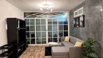 Appartamento, 4 camere da letto | Area soggiorno | TV