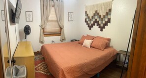 1 bedroom, free WiFi, bed sheets - Springside Cottage in beautiful Eminence. Great outdoor space - NEW Hot tub! (Eminence)