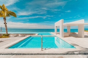 A heated pool - Luxury 1BD Beachfront unit & 8 pools at Harbor 171 1BD Condo for rent in North H (Puerto Vallarta)