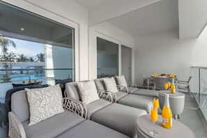 Outdoor dining - Luxury Condo 1BD beachfront, 8 pools at Harbor 171 1BD Condo for rent in North H (Puerto Vallarta)