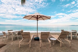 Outdoor dining - Luxury Condo 1BD beachfront, 8 pools at Harbor 171 1BD Condo for rent in North H (Puerto Vallarta)