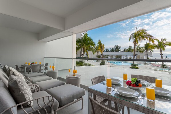 Outdoor dining - Luxury Condo 1BD beachfront, 8 pools at Harbor 171 1BD Condo for rent in North H (Puerto Vallarta)