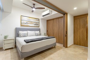 1 bedroom, desk, iron/ironing board, Internet - Luxury Condo 1BD beachfront, 8 pools at Harbor 171 1BD Condo for rent in North H (Puerto Vallarta)