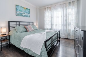 2 soverom, strykejern/-brett, internettilgang og sengetøy