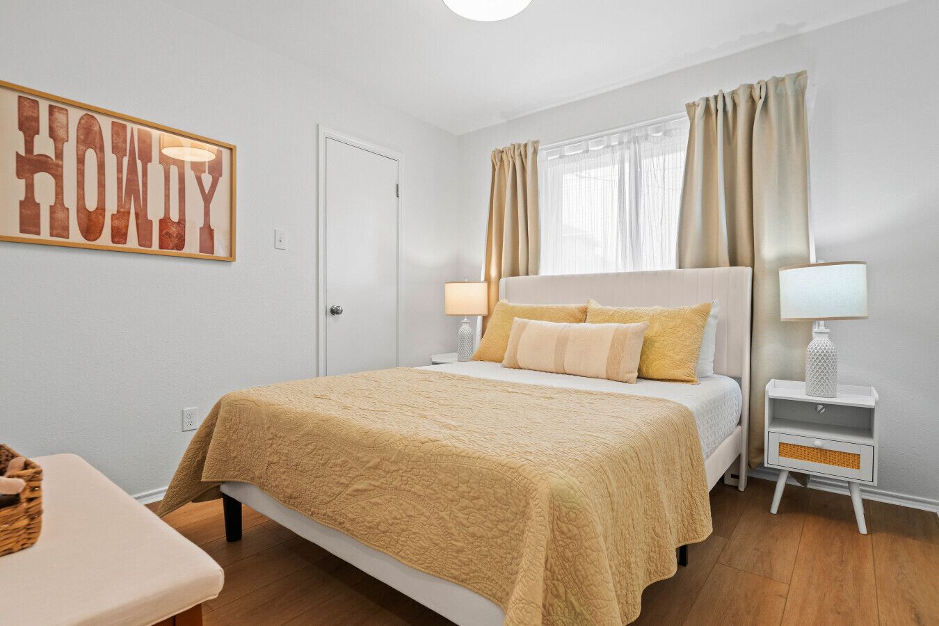 3 bedrooms, desk, iron/ironing board, travel crib
