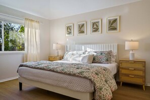 3 chambres, bureau, fer et planche à repasser, lit parapluie