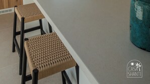 Kaffe- och tebryggare, kylskåp, mikrovågsugn och ugn