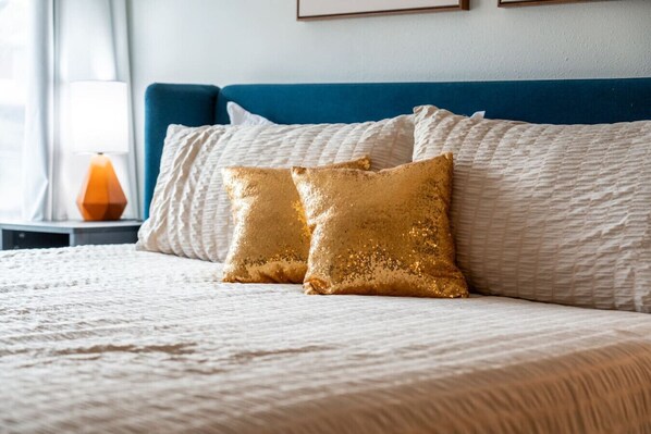 Desk, iron/ironing board, WiFi