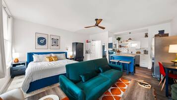 Desk, iron/ironing board, WiFi