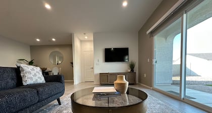 Pristine 3 bedroom w/office in central Casa Grande close to shopping and more!