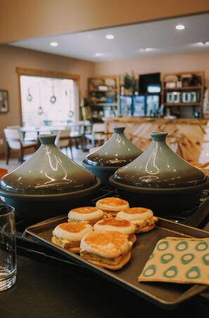 Free daily buffet breakfast - Long View Resort (Bryson City)