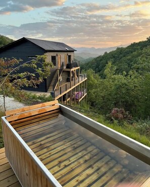 Outdoor treatment area, body treatments, hydrotherapy, aromatherapy - Long View Resort (Bryson City)