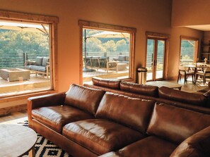 Interior - Long View Resort (Bryson City)
