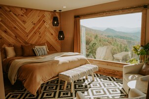 Premier Single Room, Mountain View | Free WiFi, bed sheets