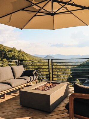Free WiFi, bed sheets - Long View Resort (Bryson City)
