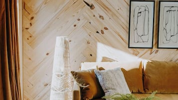 Luxury Suite, 1 King Bed with Sofa bed, Mountain View | Living area