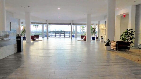 Lobby - 800 West Avenue, Biscayne Bay view Balcony One Bedroom/Bath, Gym, Pool. Hot tub. (Miami Beach)