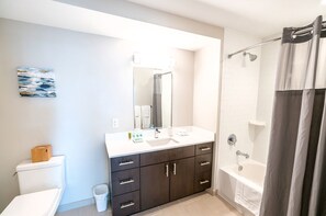 Classic Apartment, Kitchen | Bathroom - Summer House (Stamford)