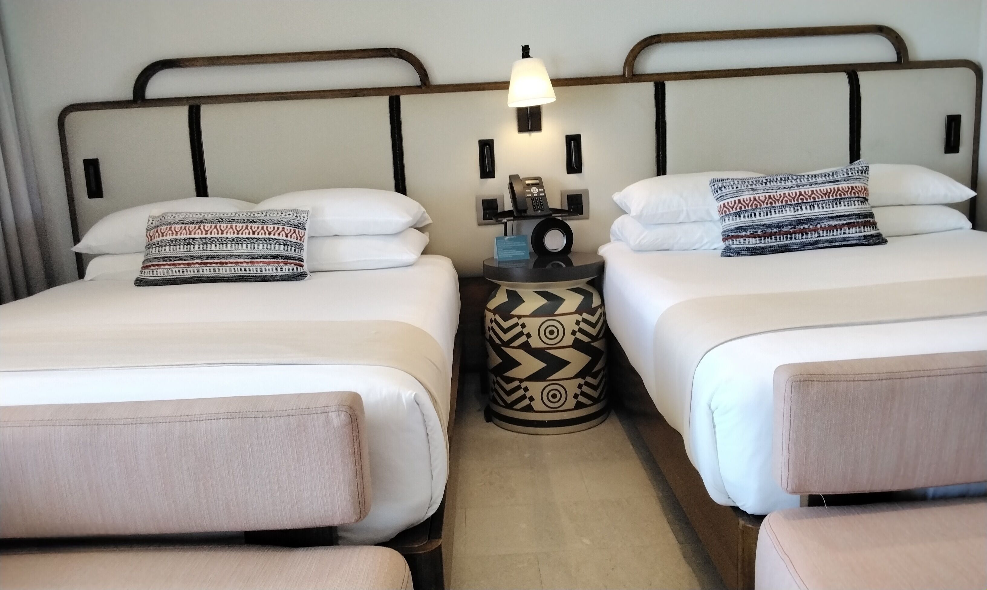 ห้องคลาสสิกดับเบิล, ระเบียง, วิวอ่าว | มินิบาร์, เตารีด/โต๊ะรีดผ้า, Wi-Fi ฟรี, ผ้าปูที่นอน