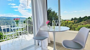 Junior Studio, Valley View | Living area | TV - Casa Reina by Villa Alejandro (Boquete)