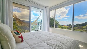 Junior Studio, Valley View | Laptop workspace, blackout drapes, iron/ironing board, free WiFi - Casa Reina by Villa Alejandro (Boquete)