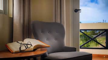 King Bed Private Balcony Pool and Caribbean View - Room 10