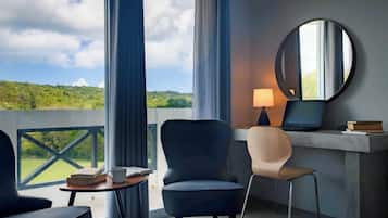 King Bed Valley View - Room 3 | ๊ณ ๊ธ ์นจ๊ตฌ, ํ๋ก์ฐํ ์นจ๋, ๋ฌด๋ฃ WiFi, ์นจ๋ ์ํธ