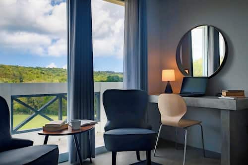 King Bed Valley View - Room 3 | Premium bedding, pillow-top beds, individually decorated