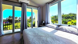 Pool House Suite | 高級寝具、ピロートップベッド、WiFi (無料)、客室ごとに異なる装飾