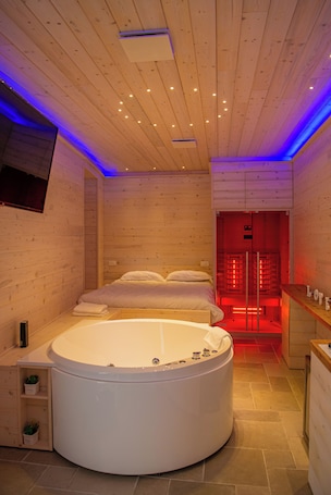 Suite monolocale Luxury | Biancheria da letto di alta qualità, minibar. Artemide Corte Segreta Suite & Spa