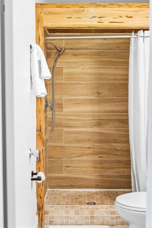Shower, hair dryer - Welcome to Manatee Inn, a charming and cozy getaway located in Jupiter,Fl (Jupiter)