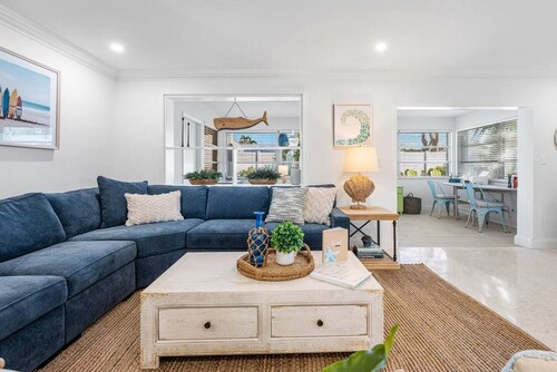 Welcome to Manatee Inn, a charming and cozy getaway located in Jupiter,Fl