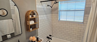 Charming 2-bedroom house in Lubbock TX, Walking Distance from Texas Tech