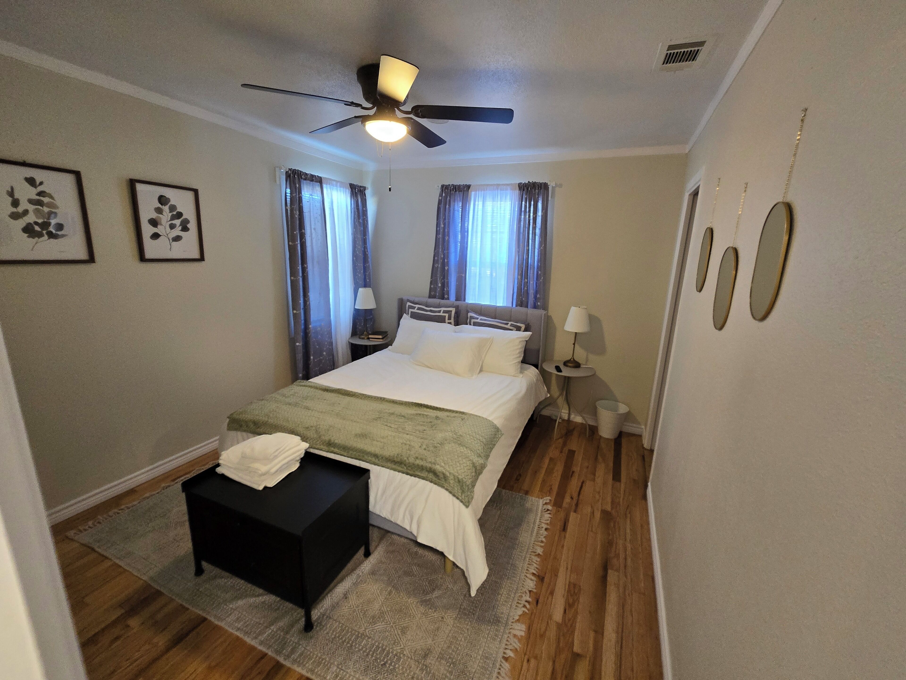 2 chambres, fer et planche à repasser, Wi-Fi gratuit, draps fournis