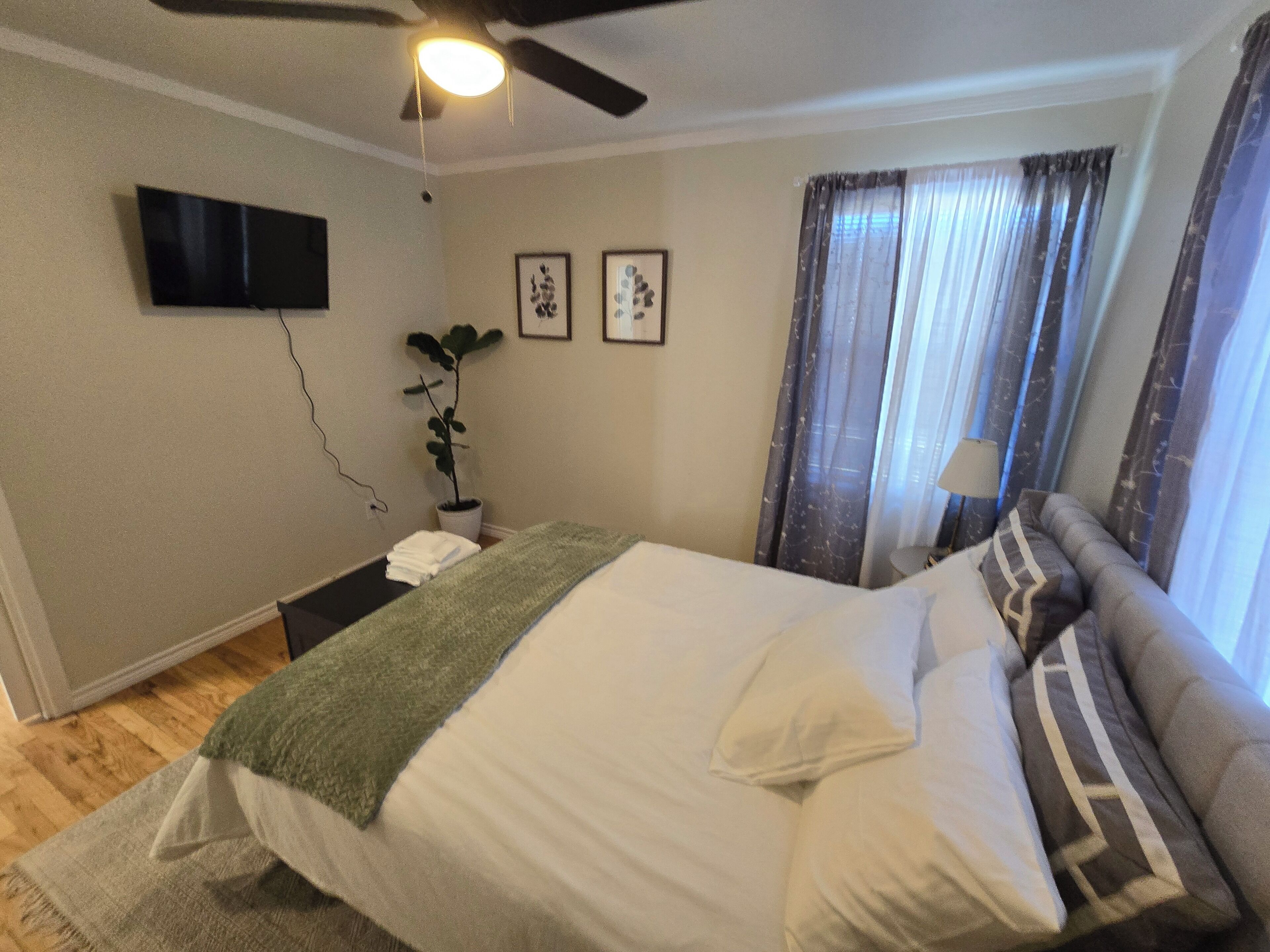 2 habitaciones, tabla de planchar con plancha y wifi gratis 