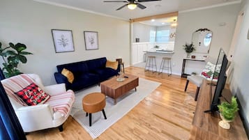 Smart TV, books, stereo