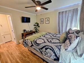 2 bedrooms, iron/ironing board, free WiFi, bed sheets