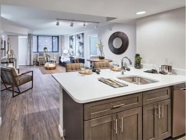 冰箱、微波炉、烤箱、炉灶