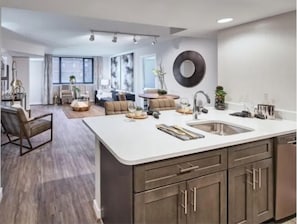 Refrigerador, microondas, horno, placa de cocina
