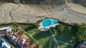 Exterior - Beachfront Paradise Villa (Cruz de Huanacaxtle)