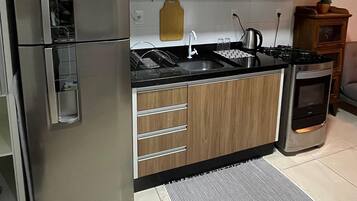 Premium Apartment, Pool Access, Beach View | Private kitchen | Fridge, microwave, oven, stovetop