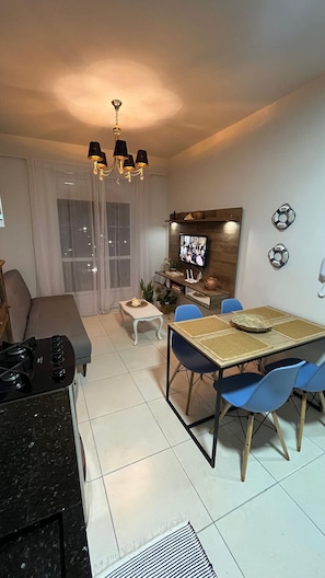 Appartement Premium, accès piscine, vue plage | Coin séjour | TV connectée, Netflix, films à la carte, services de streaming