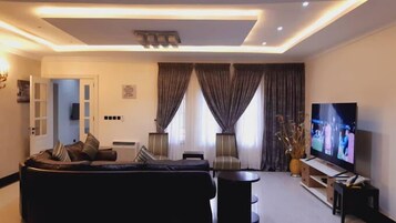 Economy Room, Balcony, City View | Living area