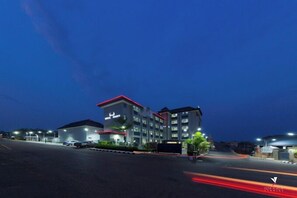 Front of property – evening/night - Noktel Resort Hotel (Ilorin)
