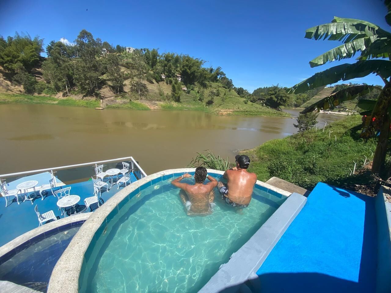 Bañera de hidromasaje al aire libre